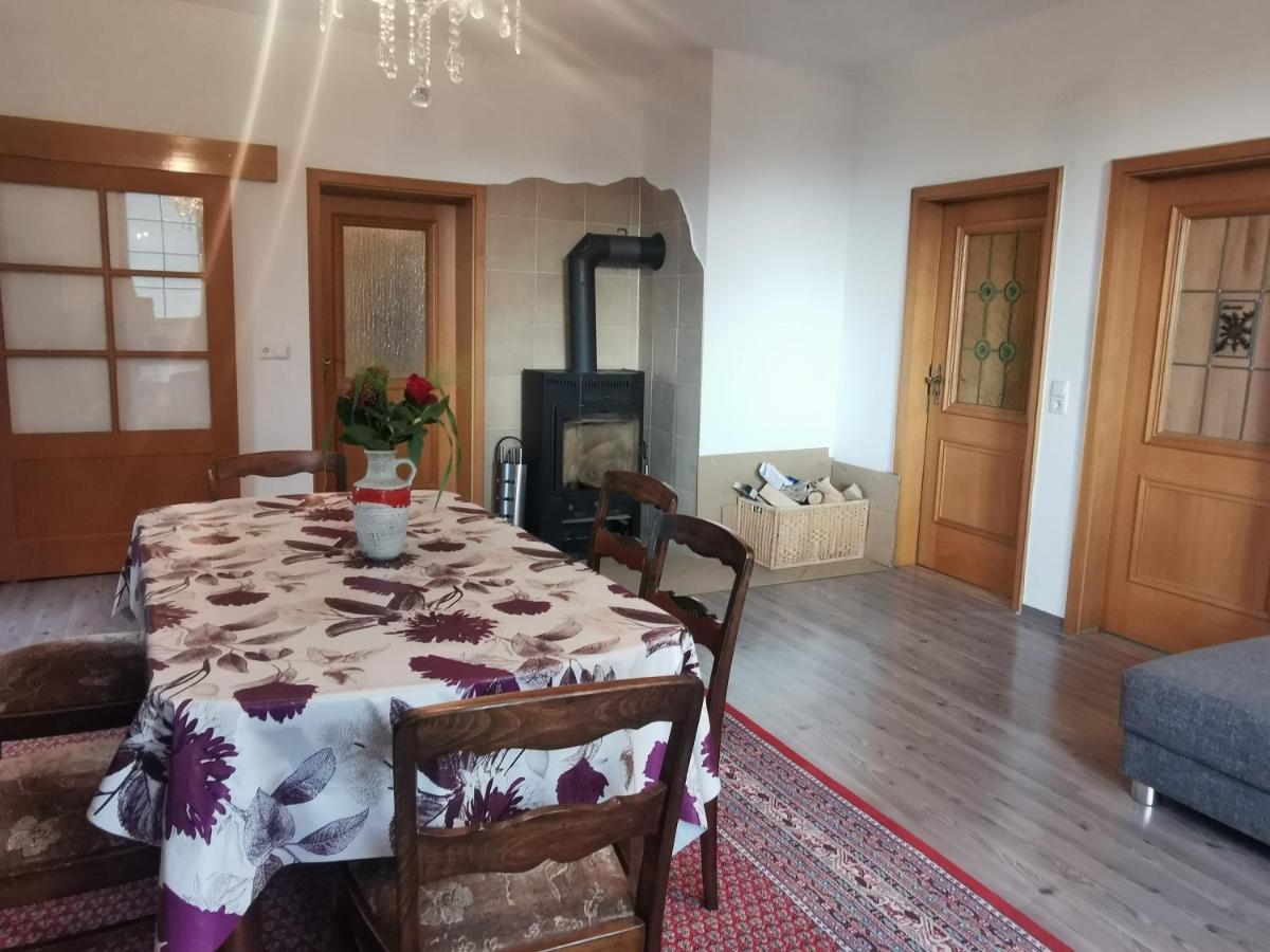 Ruhige Ferienwohnung im Gutshaus Niederorschel Exterior foto